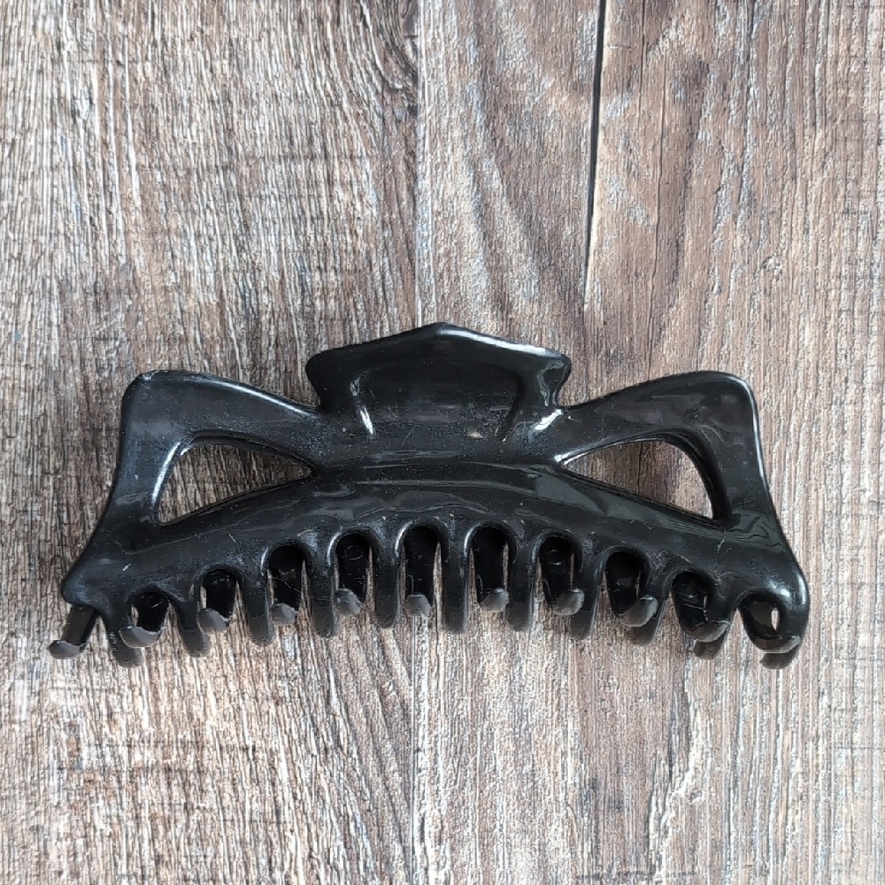 Vintage Y2K Black Claw Clip